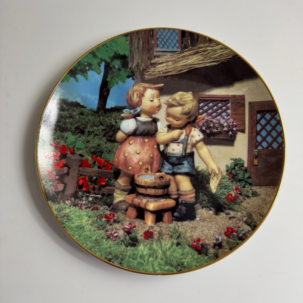 MJ Hummel Squeaky Clean Plate Little Companions Danbury‎ Mint Gold Trim